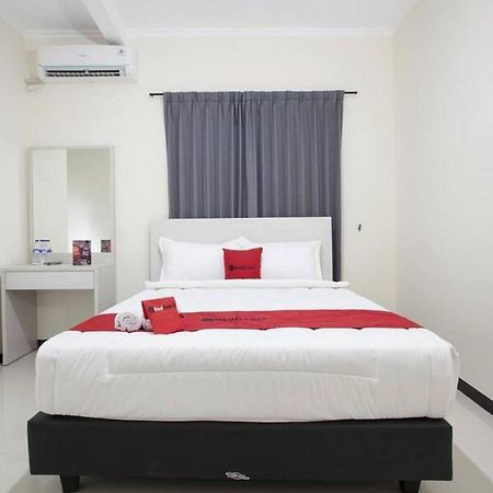 Reddoorz @ Genteng Surabaya Buitenkant foto
