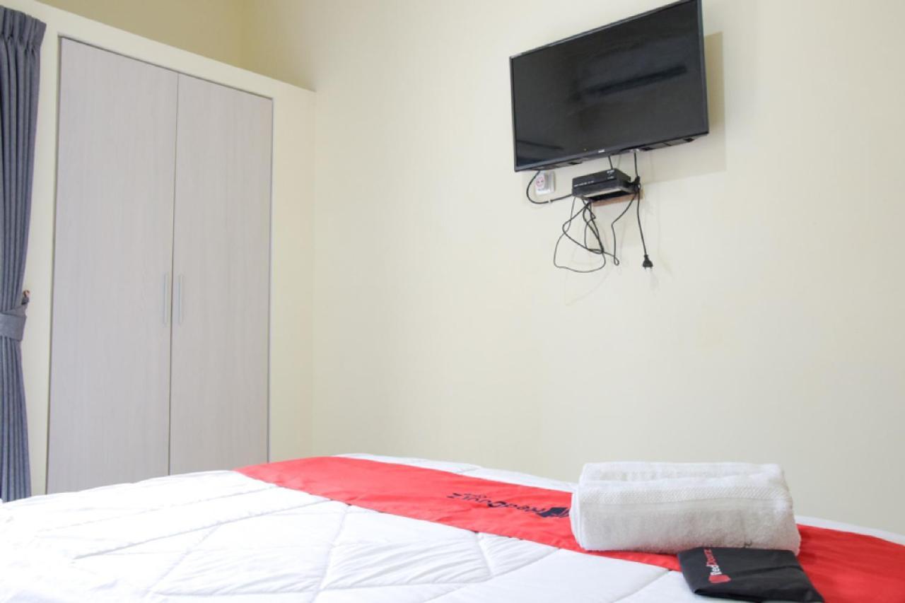 Reddoorz @ Genteng Surabaya Buitenkant foto