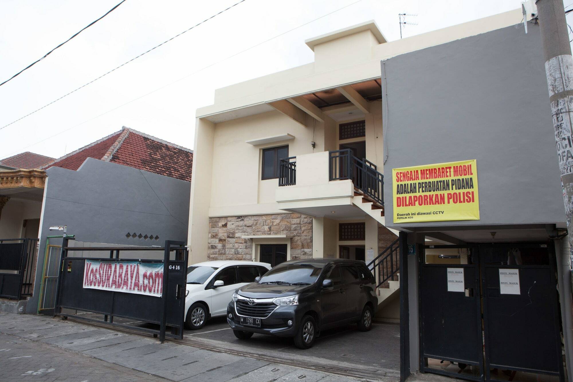 Reddoorz @ Genteng Surabaya Buitenkant foto